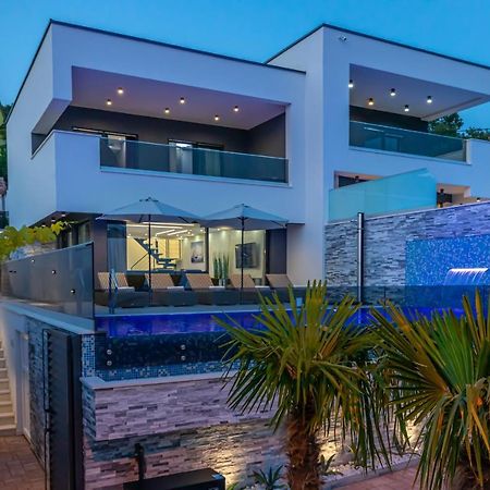 Luxury Villa Lorena With Heated Pool, Jacuzzi,Sauna And Seaview Crikvenica Eksteriør billede